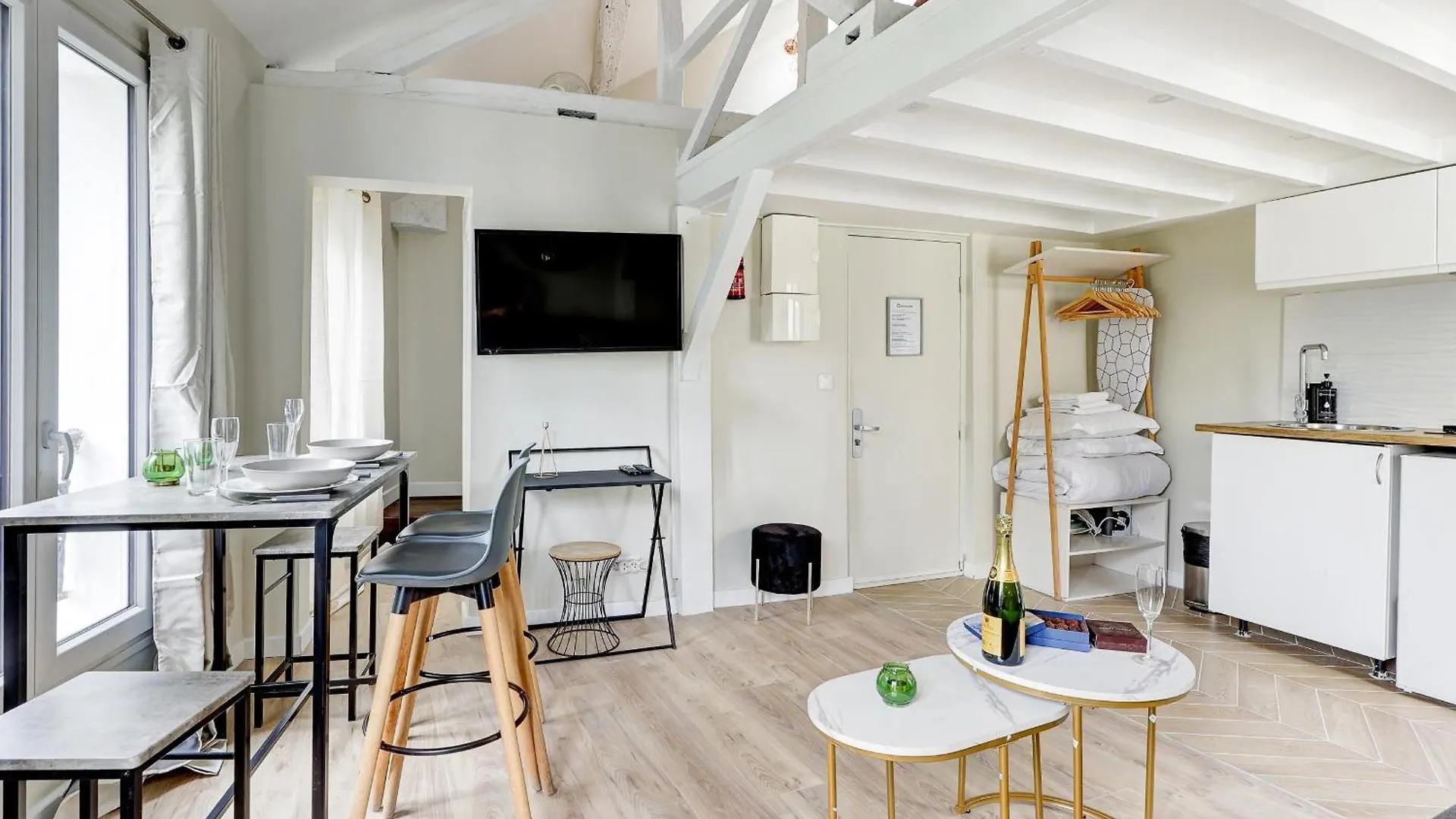 Bluestay 24 - Superb Apartment In Paryż